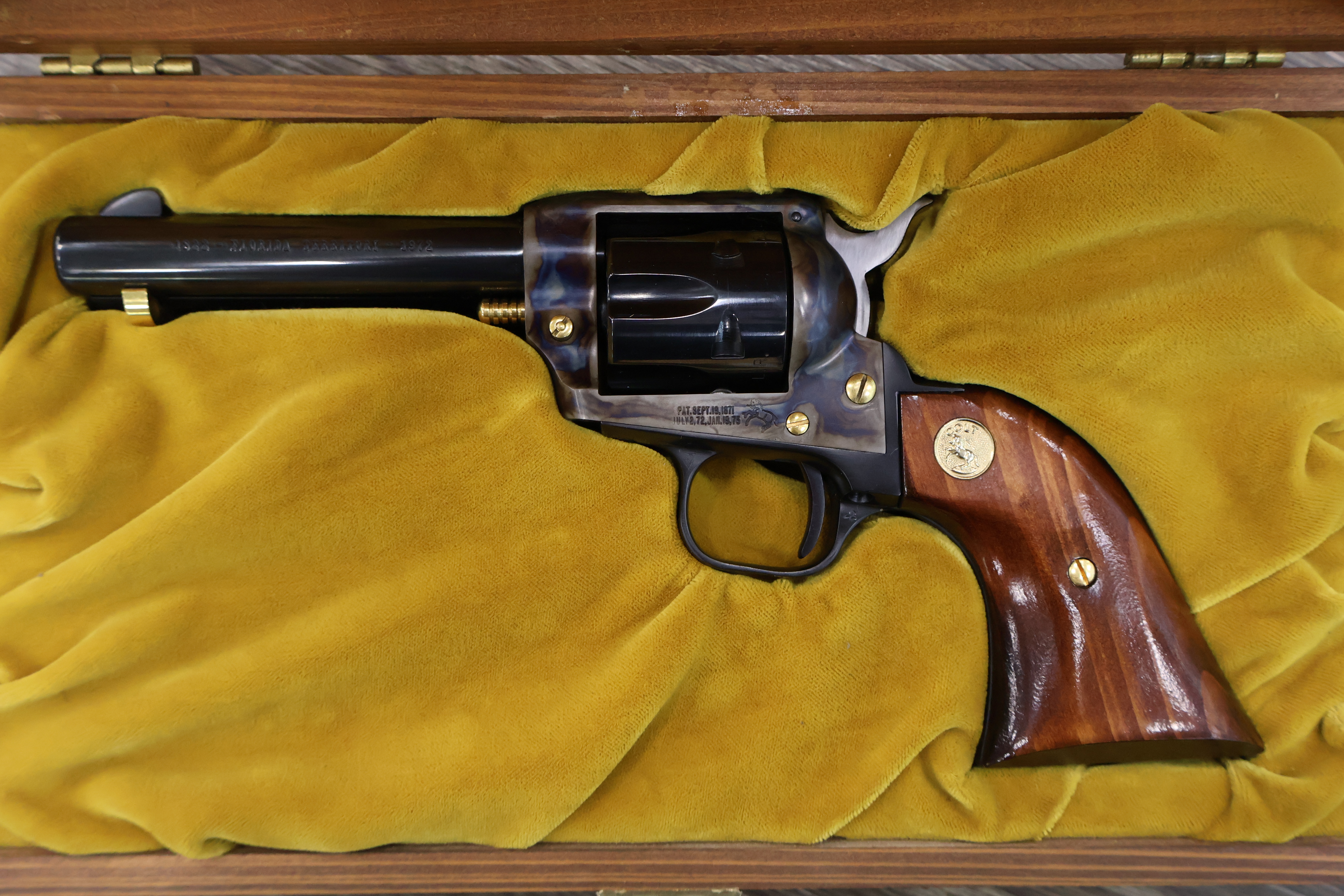 COLT FRONTIER SCOUT CASE COLORED FRAME BLUED FINISH WALNUT 4.75" BBL .22LR -img-10